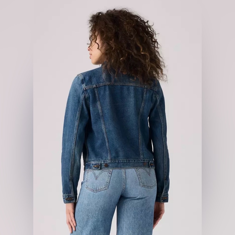 ⭐️Host Pick⭐️ Levi’s Classic Denim Trucker Jacket Slim fit Women’s Small NWOT - Picture 2 of 16